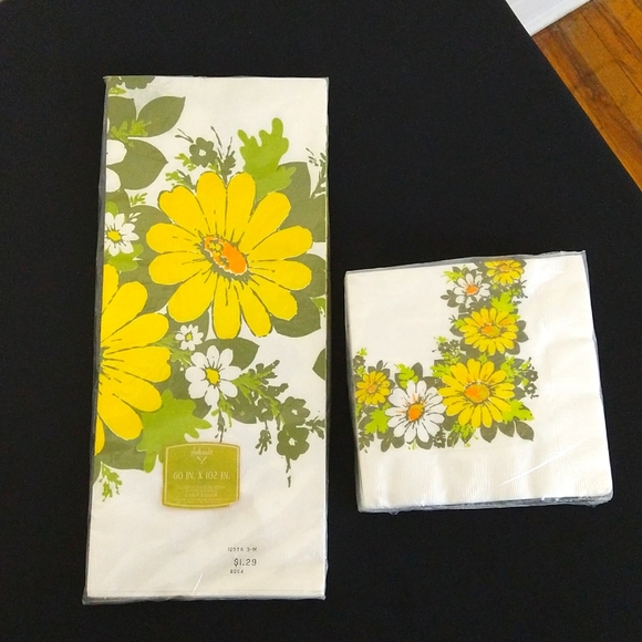 Vintage 70's Ambassador Table Cloth & Napkins NWT - Picture 1 of 4